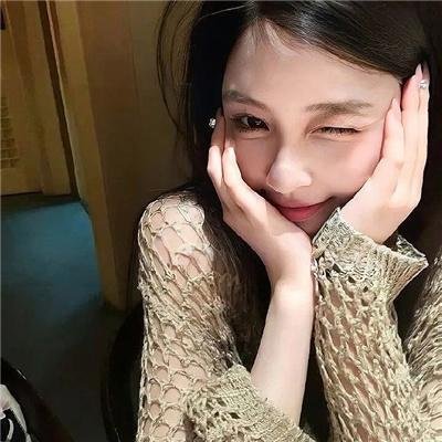 腰间持枪